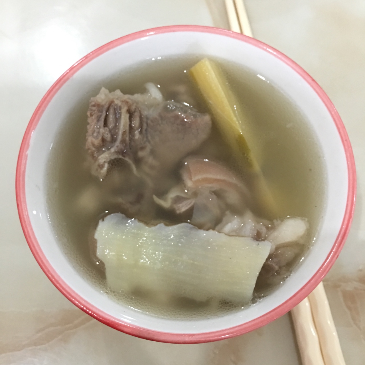 清炖羊肉汤（温肾润肺）