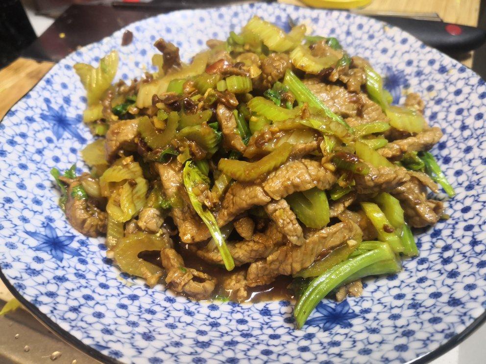 芹菜牛肉粒