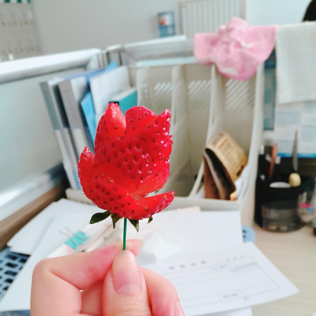 草莓玫瑰花——让草莓一分钟变玫瑰