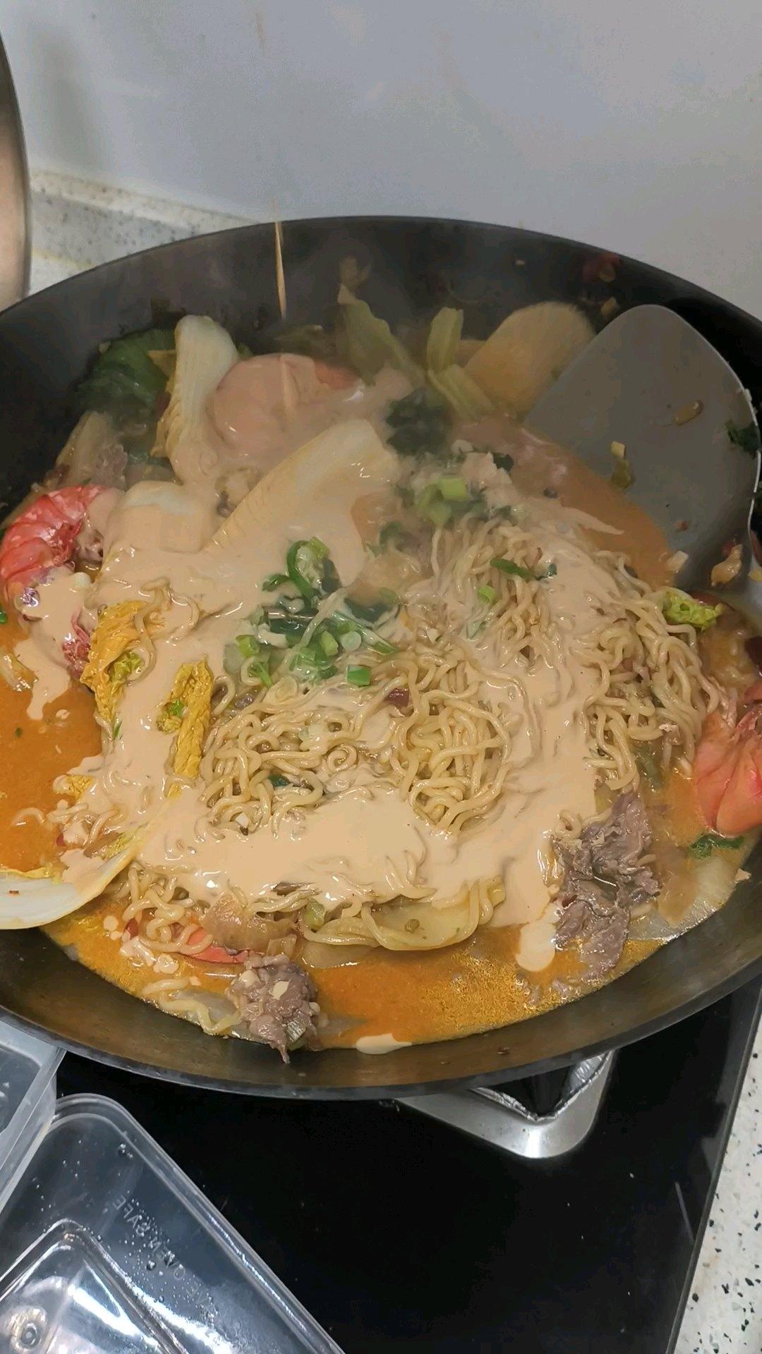 在家自己做的麻辣烫，太香了！！！