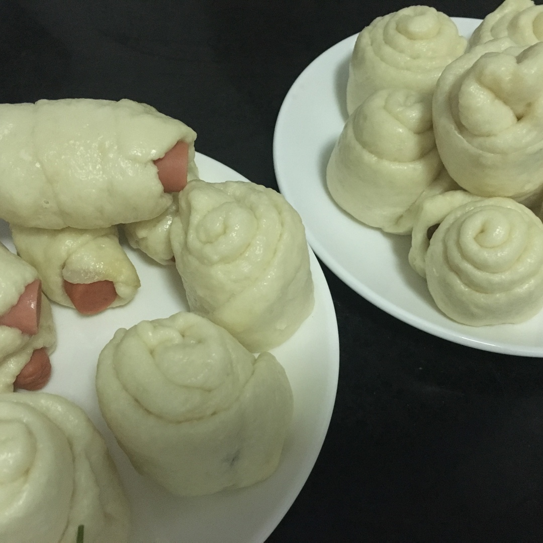 馒头？肠仔包？还是夹着香肠的馒头？不管是哪个，反正美味就行了！