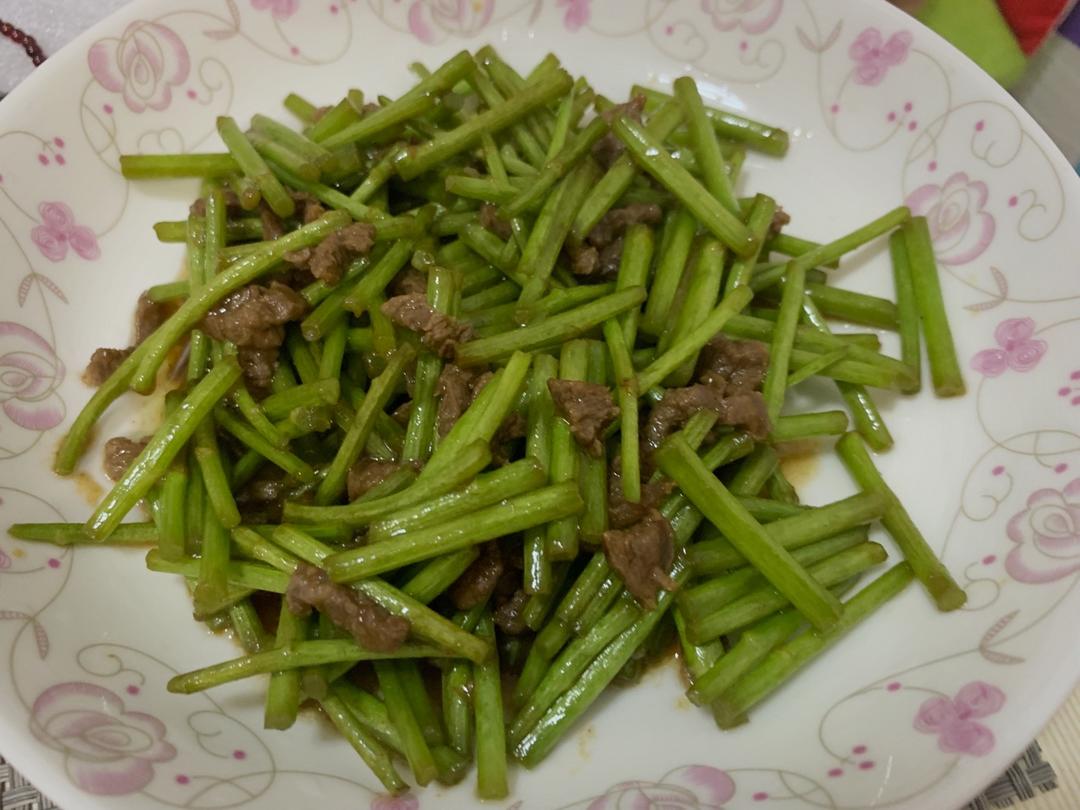 藜蒿炒酱油肉