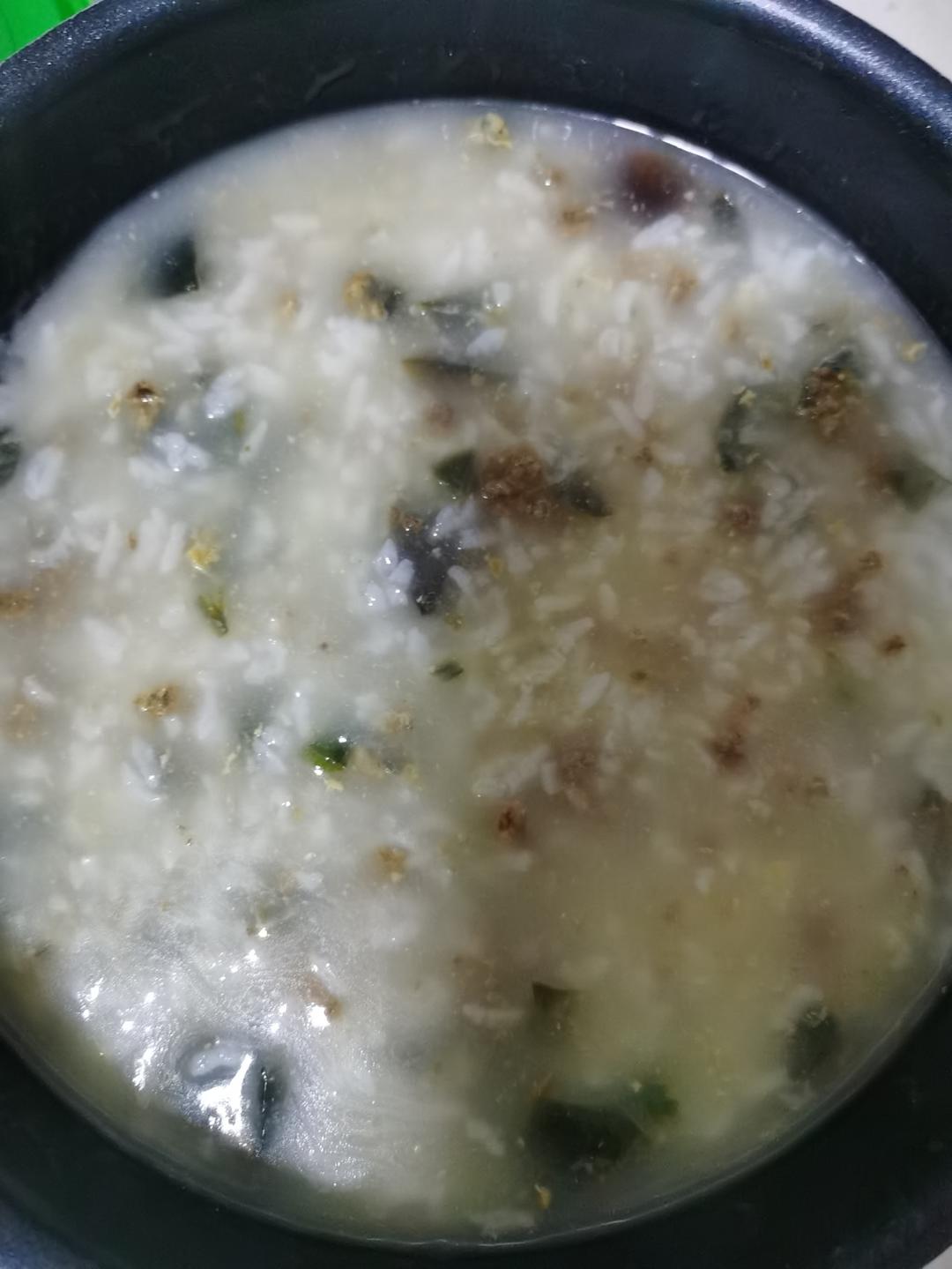 妈妈👩教我做的皮蛋瘦肉粥🥣简单快捷美味😋