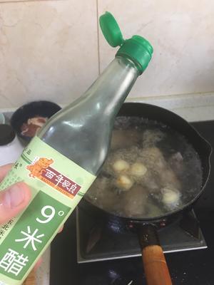 养生排骨玉米莲藕汤的做法 步骤11