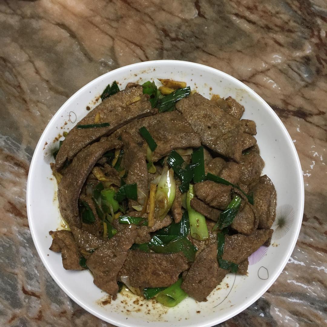 陆小小09做的大蒜炒猪肝