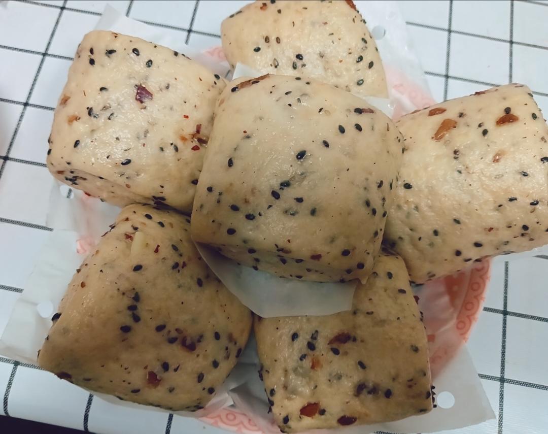 山药红枣黑芝麻馒头