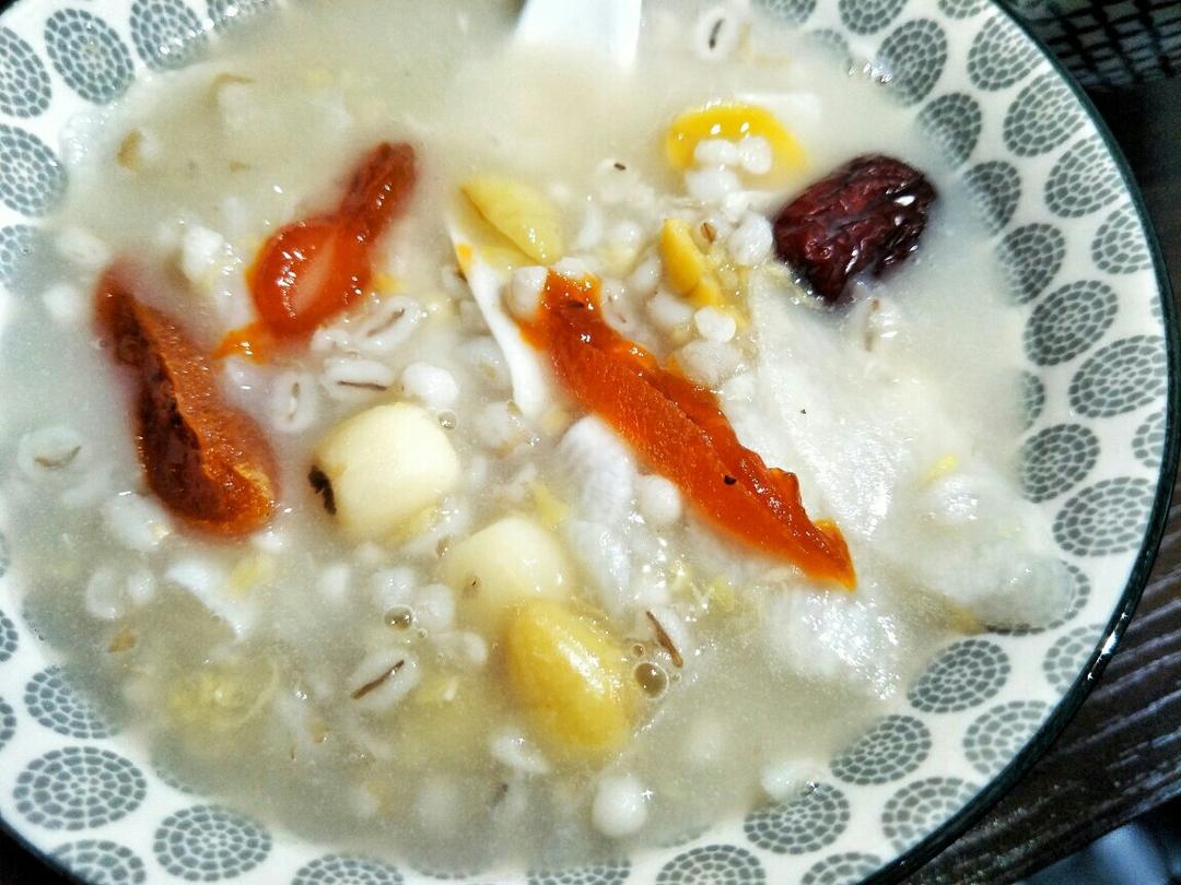 吃米该虾做的五果汤(陆丰小吃)