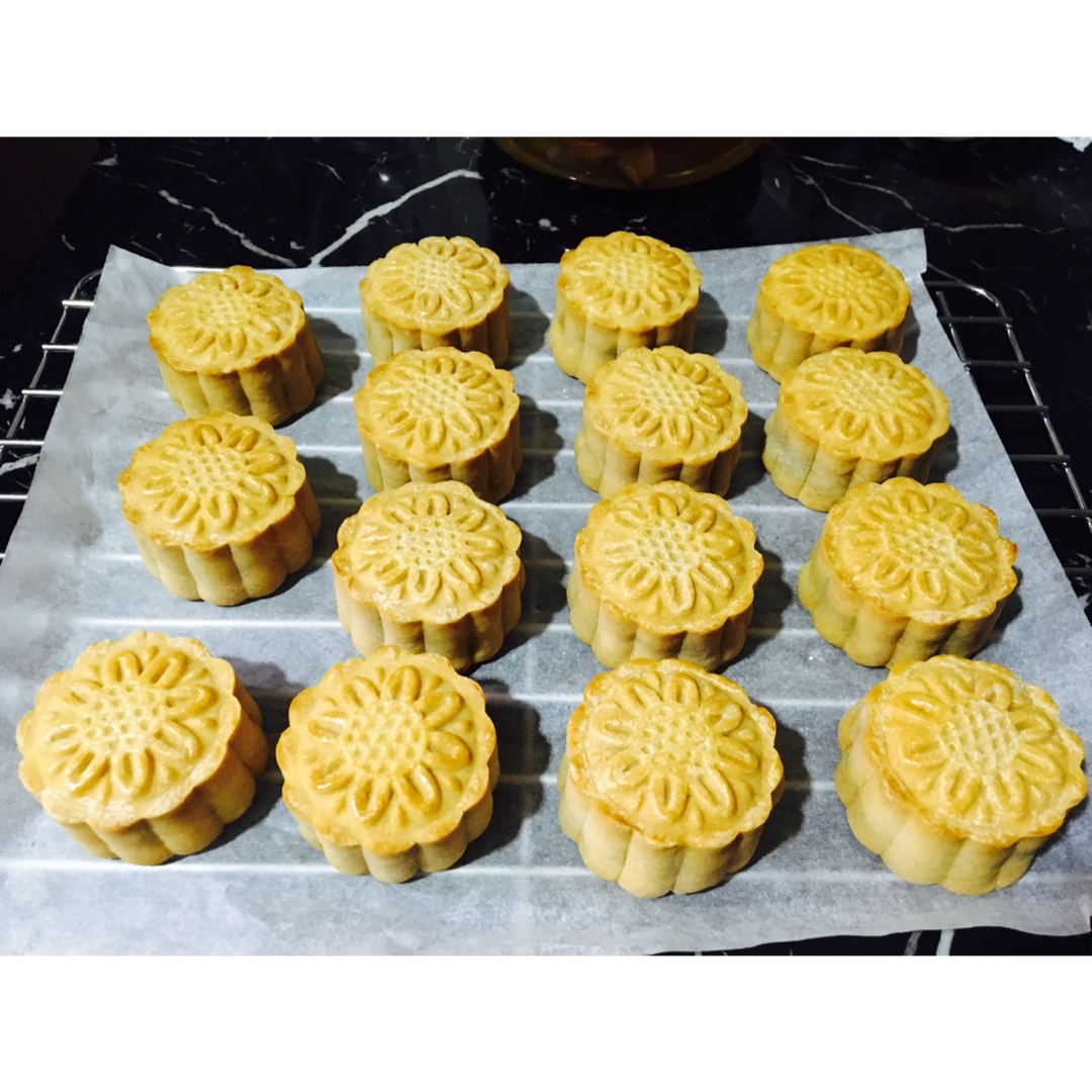 广式月饼—蛋黄莲蓉月饼