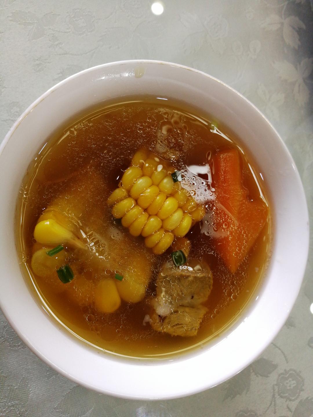 胡萝卜玉米排骨汤