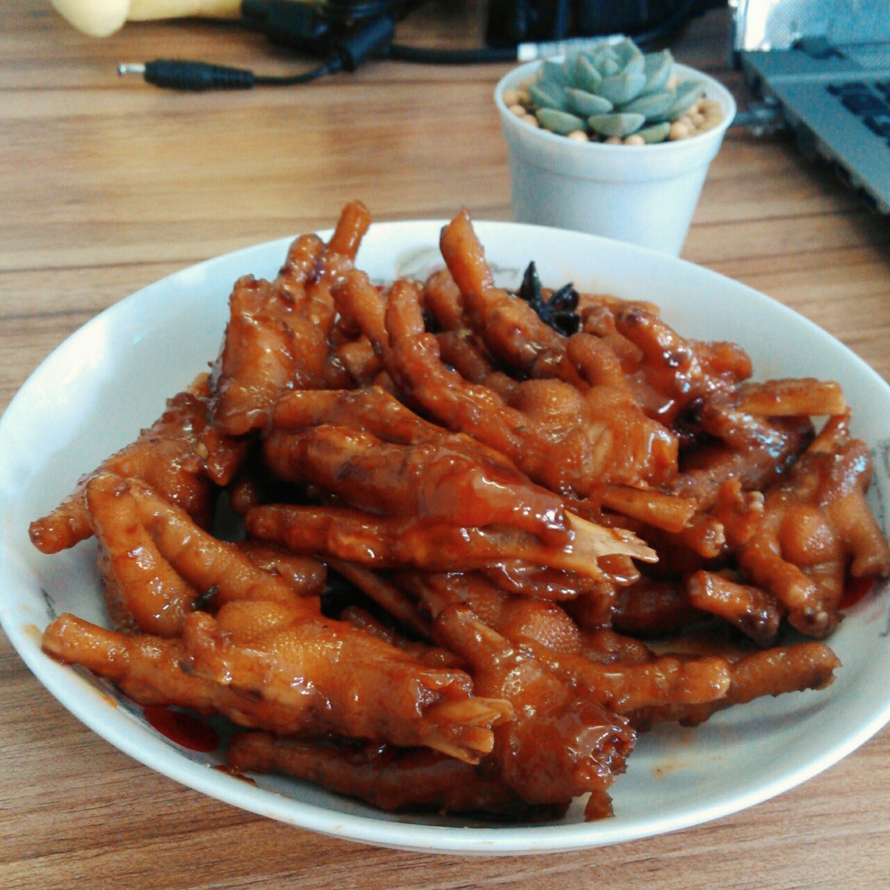 秘制红烧鸡爪