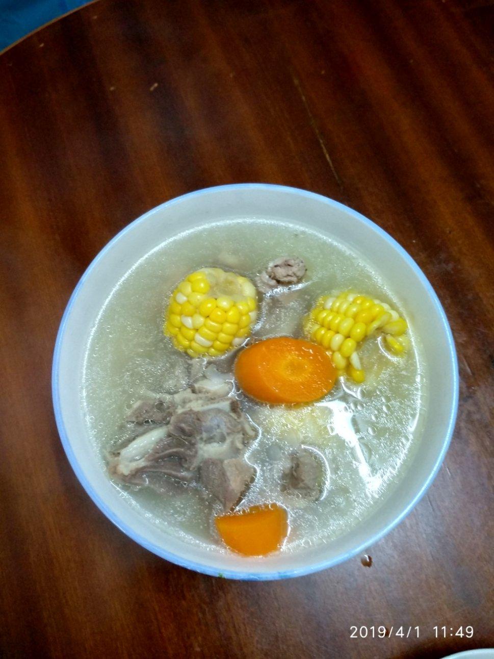 胡萝卜玉米煲龙骨