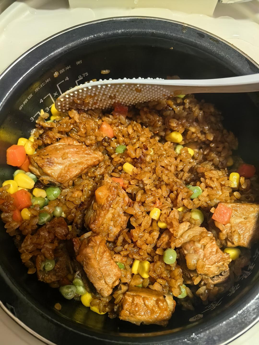 超简单的真香排骨焖饭！馋哭隔壁家小孩儿😋