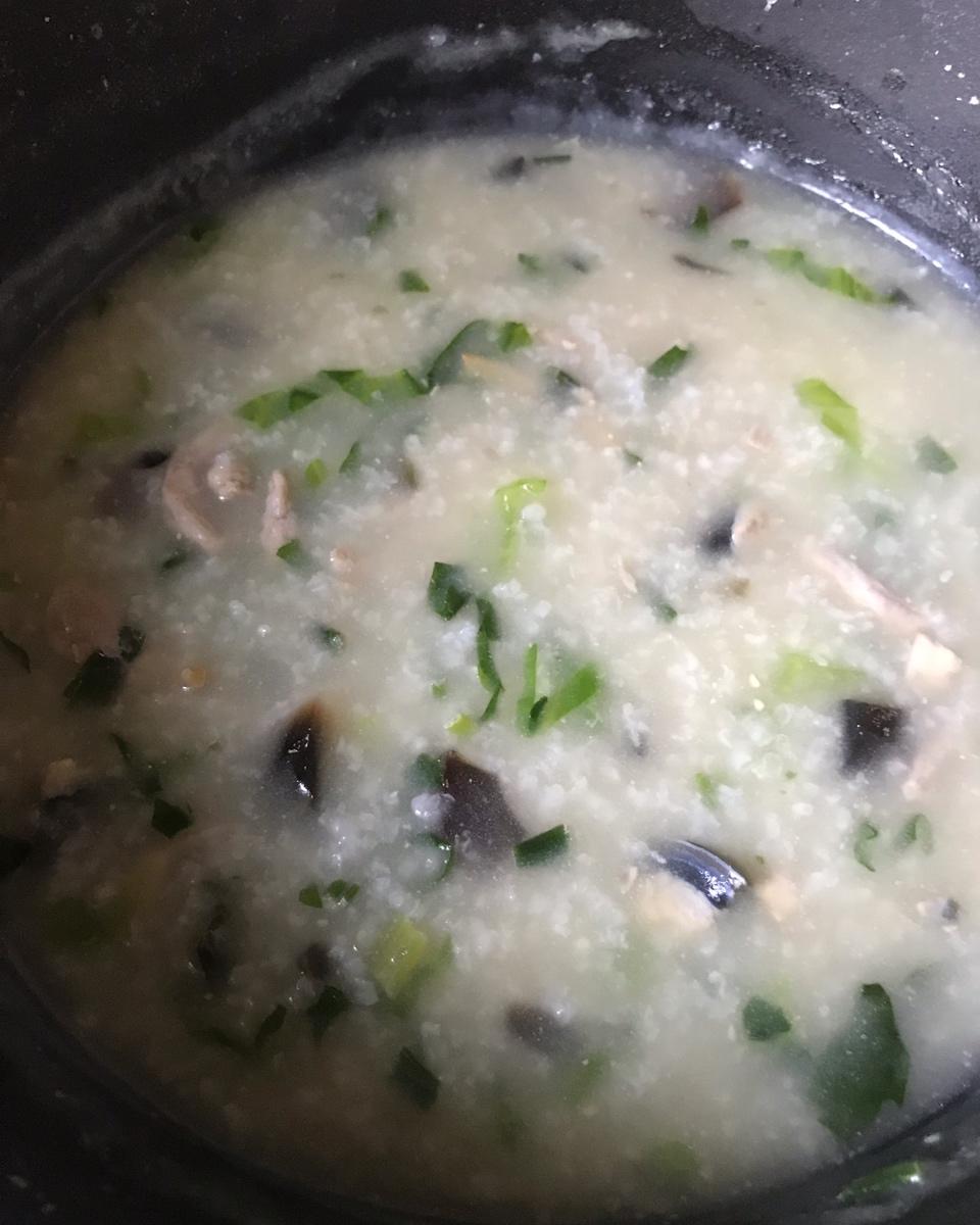 妈妈👩教我做的皮蛋瘦肉粥🥣简单快捷美味😋