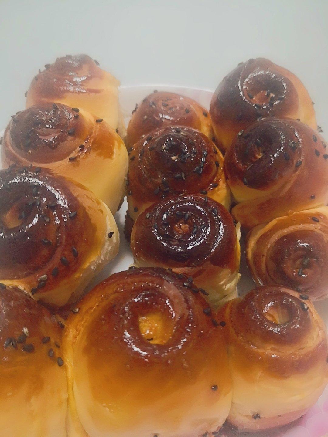 此配方不用厨师机也能做出媲美私房的蜂蜜脆底小面包