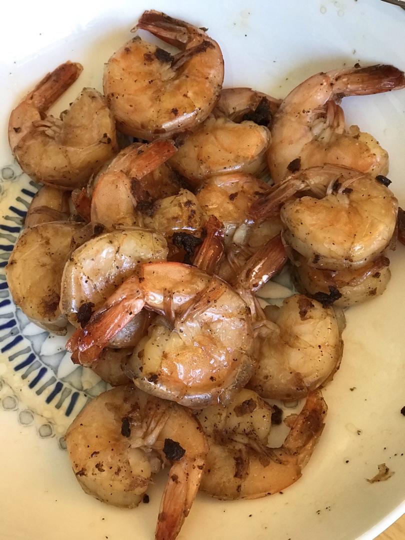 懒人版“胡椒虾”，没有秘诀没有特别调料超简单超好味而且适合宴客