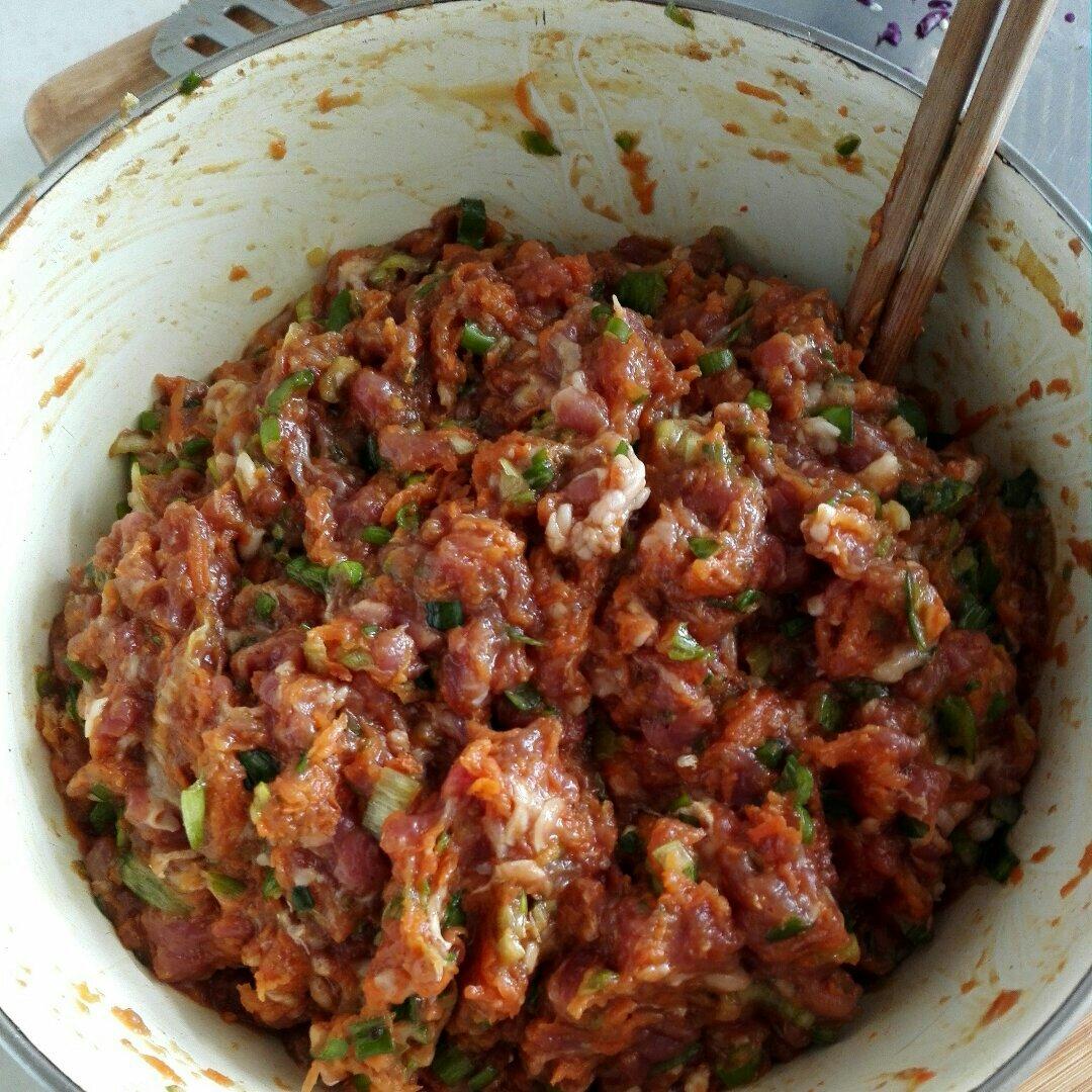 芹菜牛肉水饺