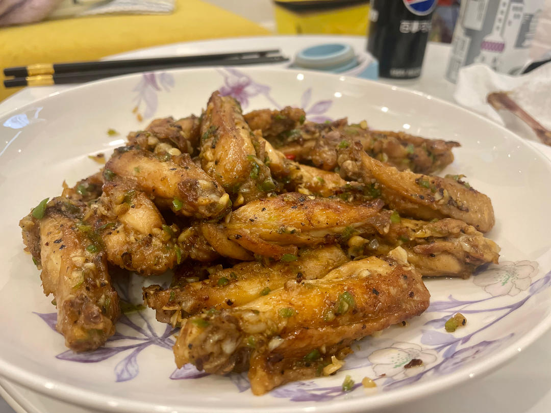 外焦里嫩的蒜香鸡翅