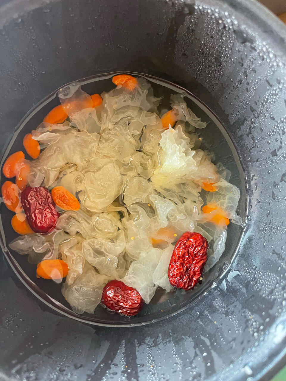 怎样煮出胶的银耳羹