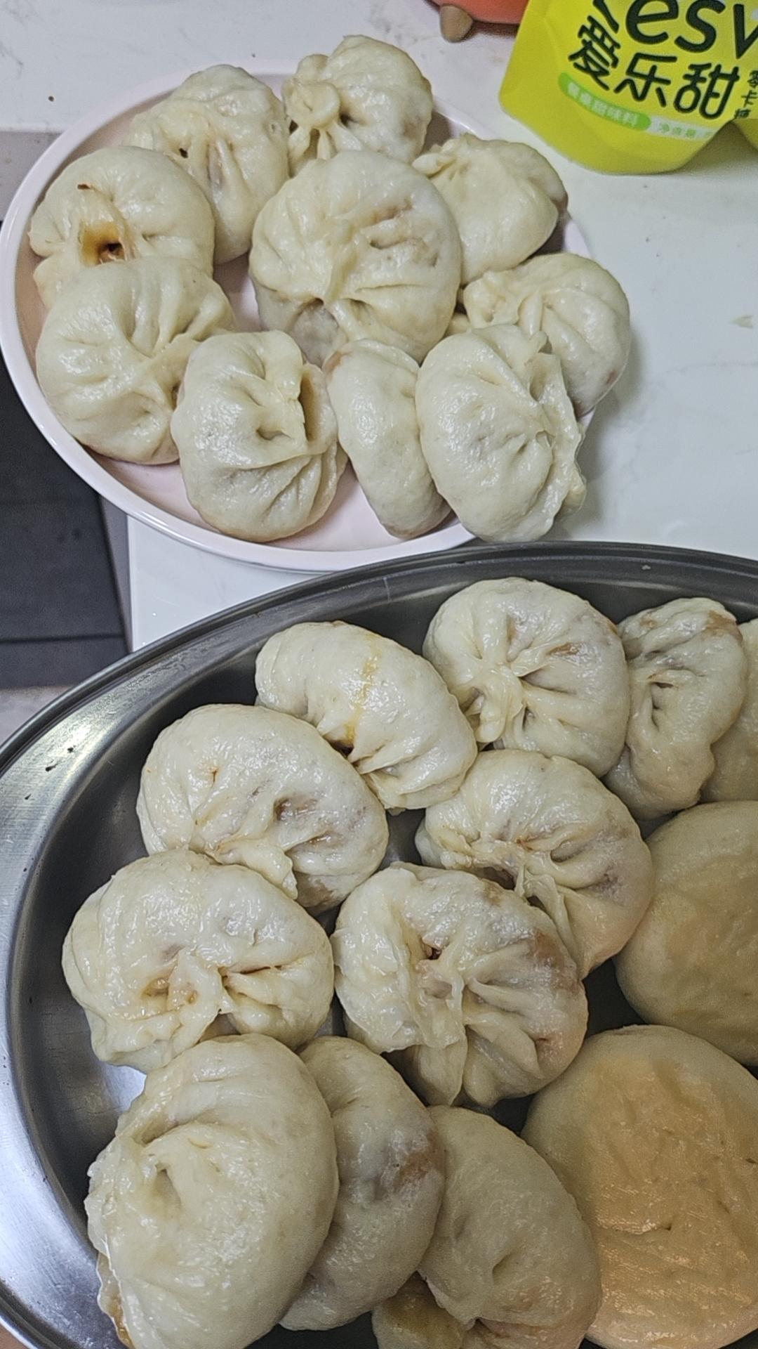 鲜美多汁的洋葱牛肉包子