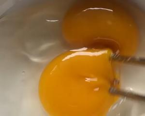 韭菜鹅蛋火腿包，实用！的做法 步骤2