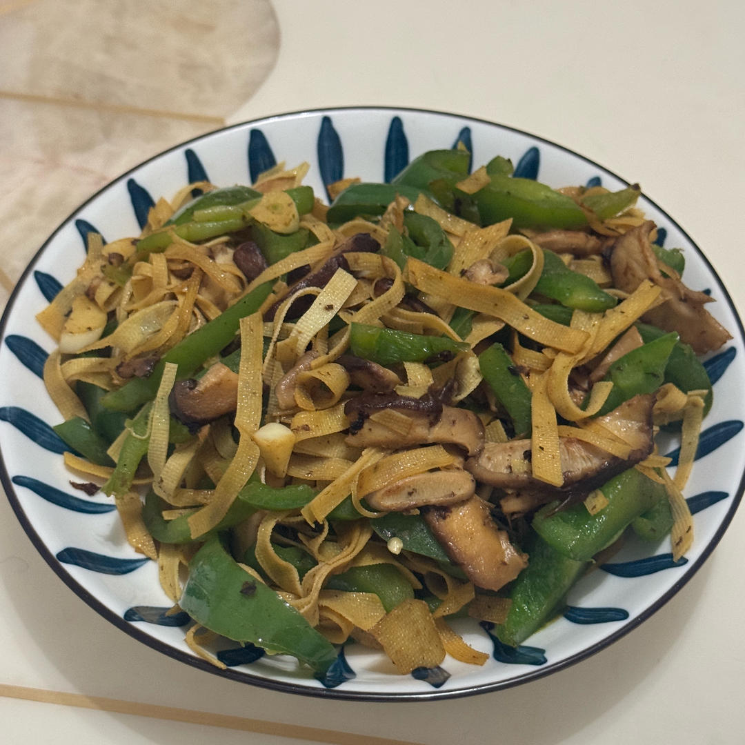 青椒炒香菇（素菜经典）