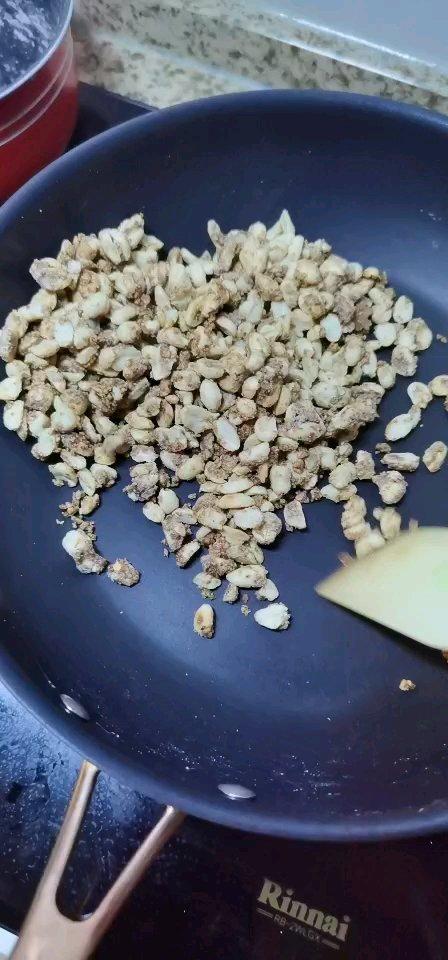 从小爱吃的零食，怪味花生。做起来其实很快手