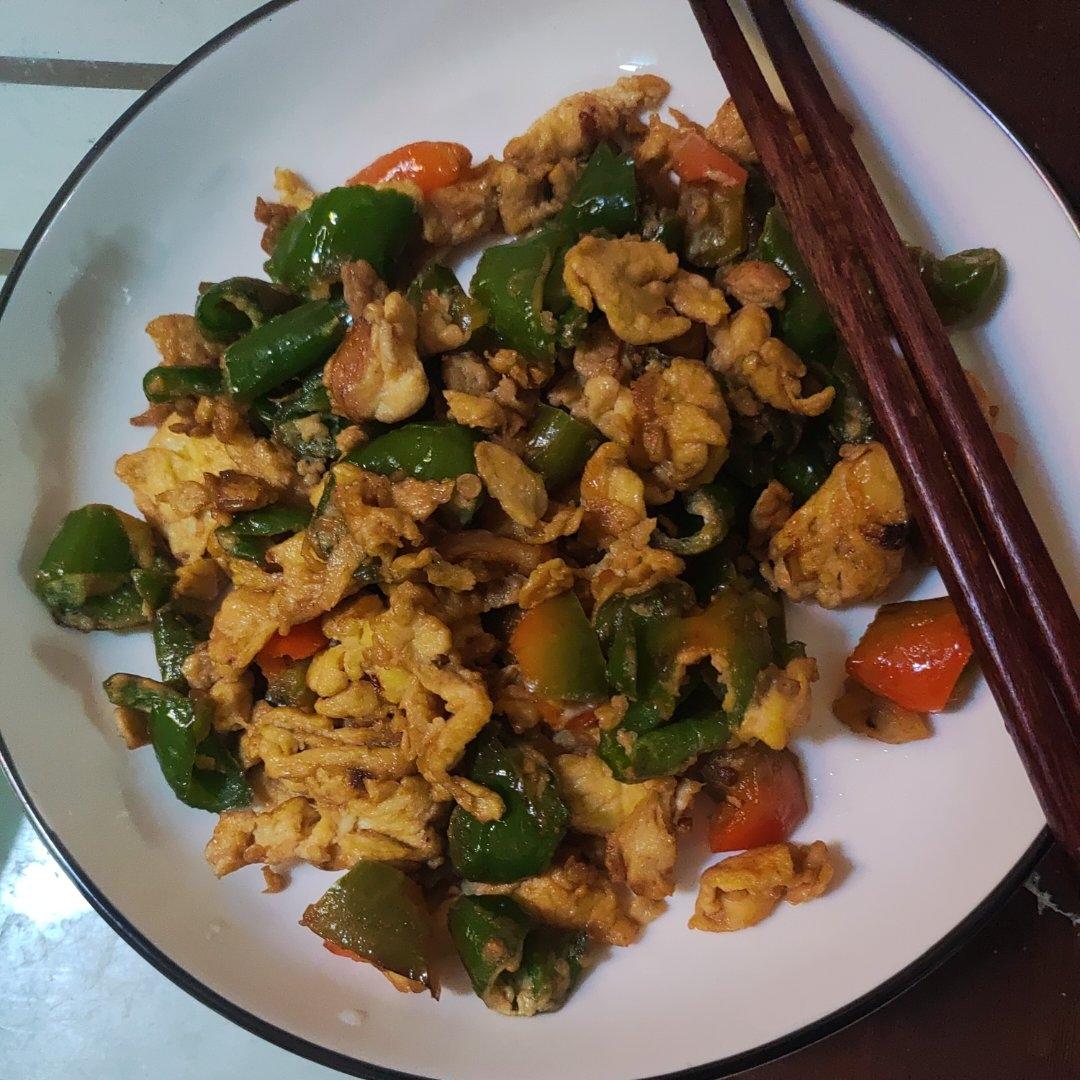 不一样的辣椒炒鸡蛋～下饭神器!