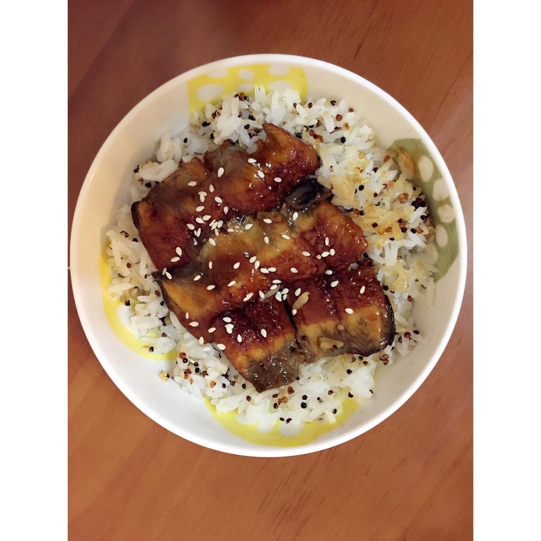 浦烧鳗鱼藜麦饭