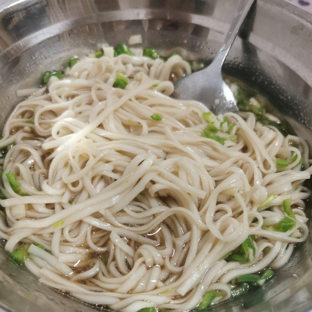 热汤面