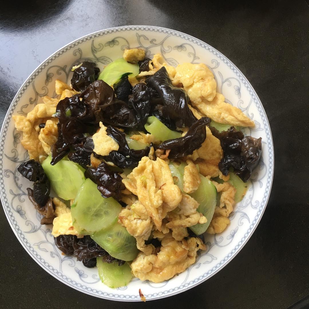黄瓜木耳炒鸡蛋