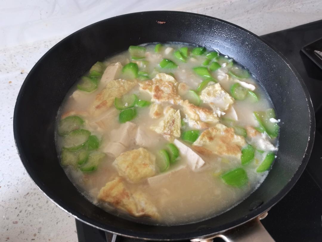 丝瓜豆腐汤（附奶白色汤方法）