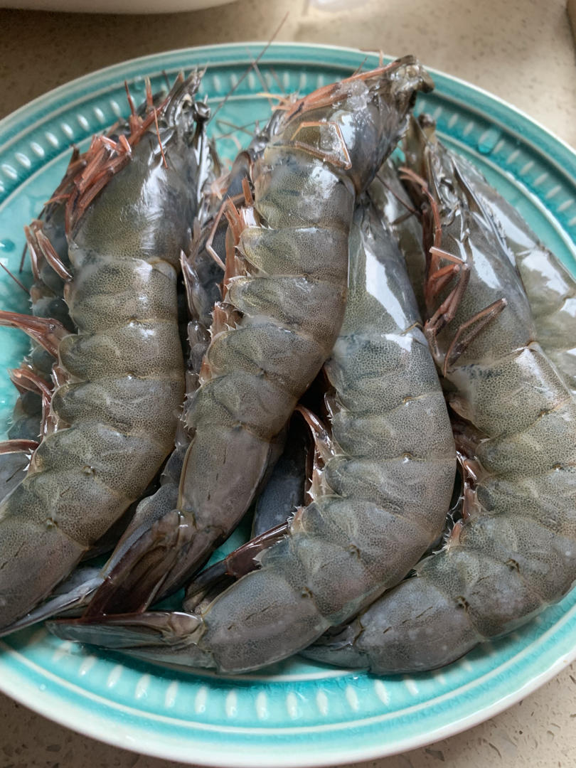 超简单又美味的蒜蓉蒸黑虎虾