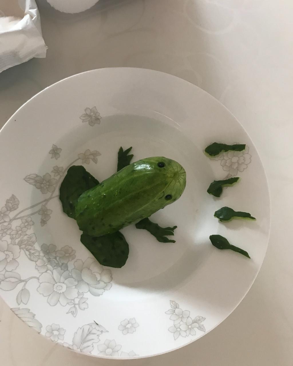 手机用户55595ozv做的蔬果创意黄瓜青蛙