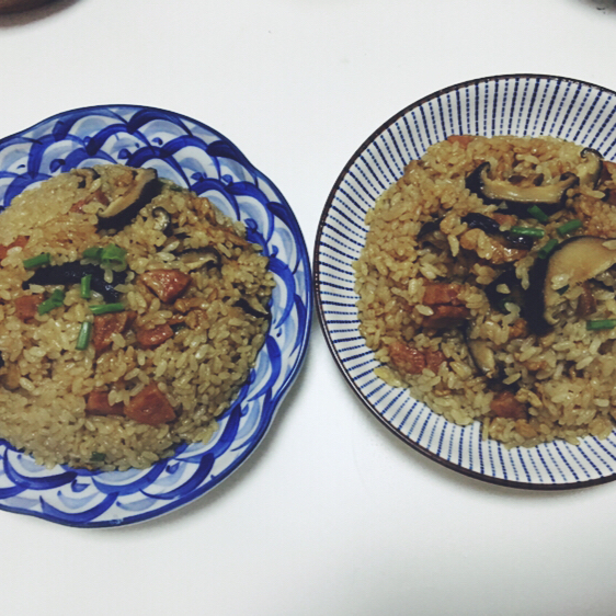香菇香肠胡萝卜焖饭电饭煲焖饭系列(七岁儿童版)