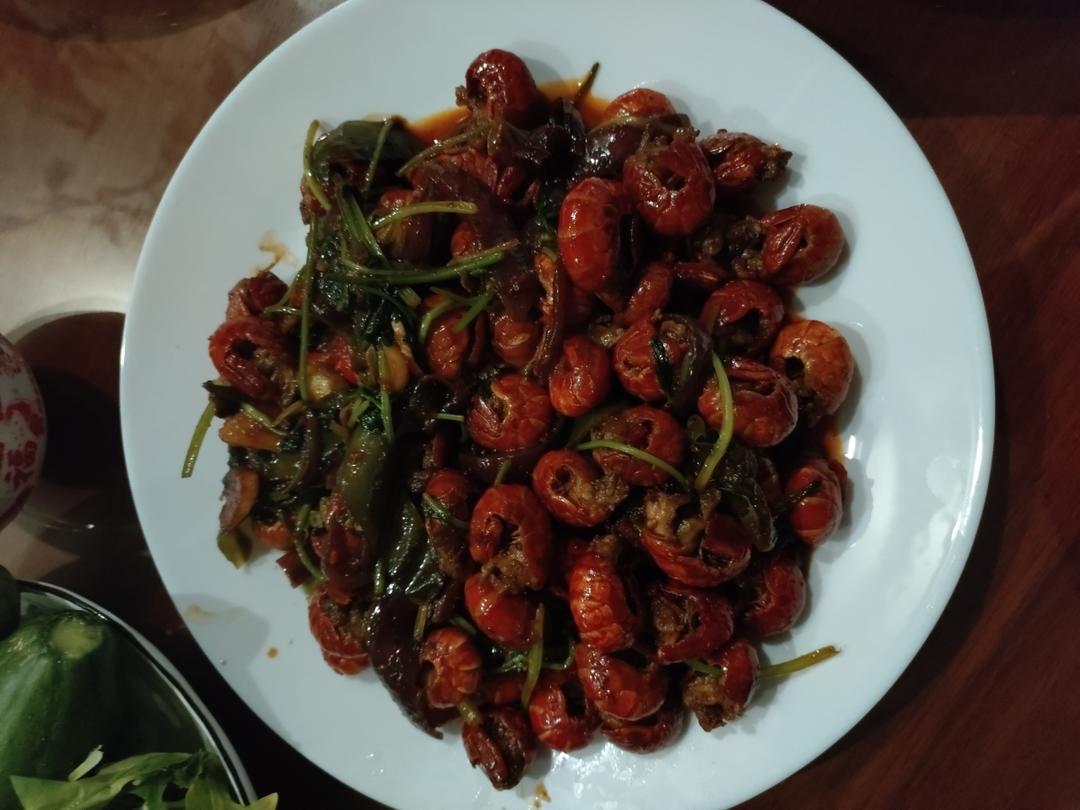 夏日夜市烧烤摊的灵魂-麻辣龙虾尾