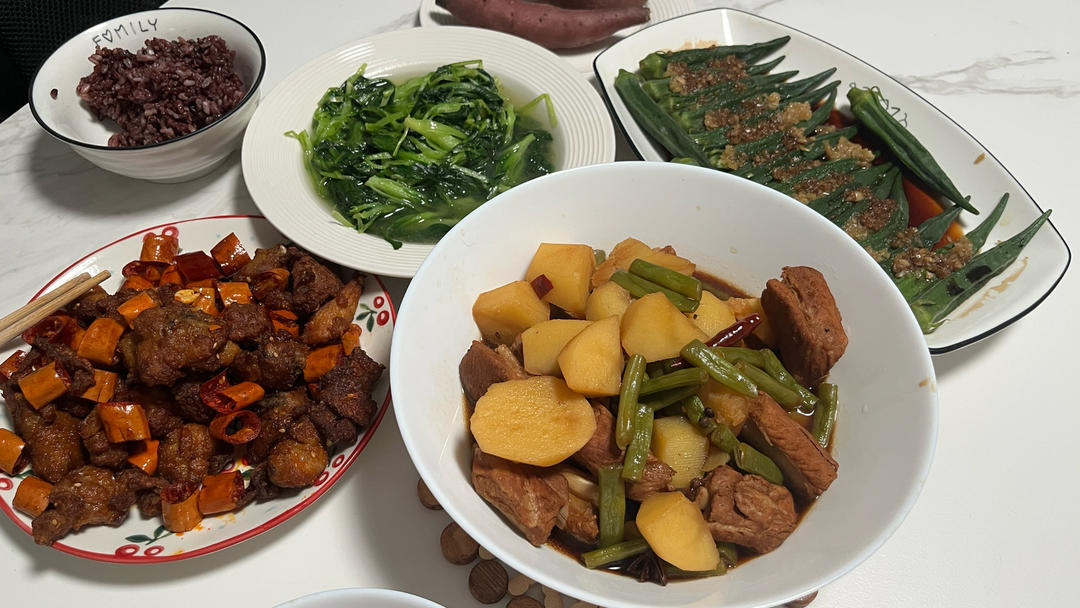 硬菜代表--排骨炖豆角土豆（豆角焖面胚子）