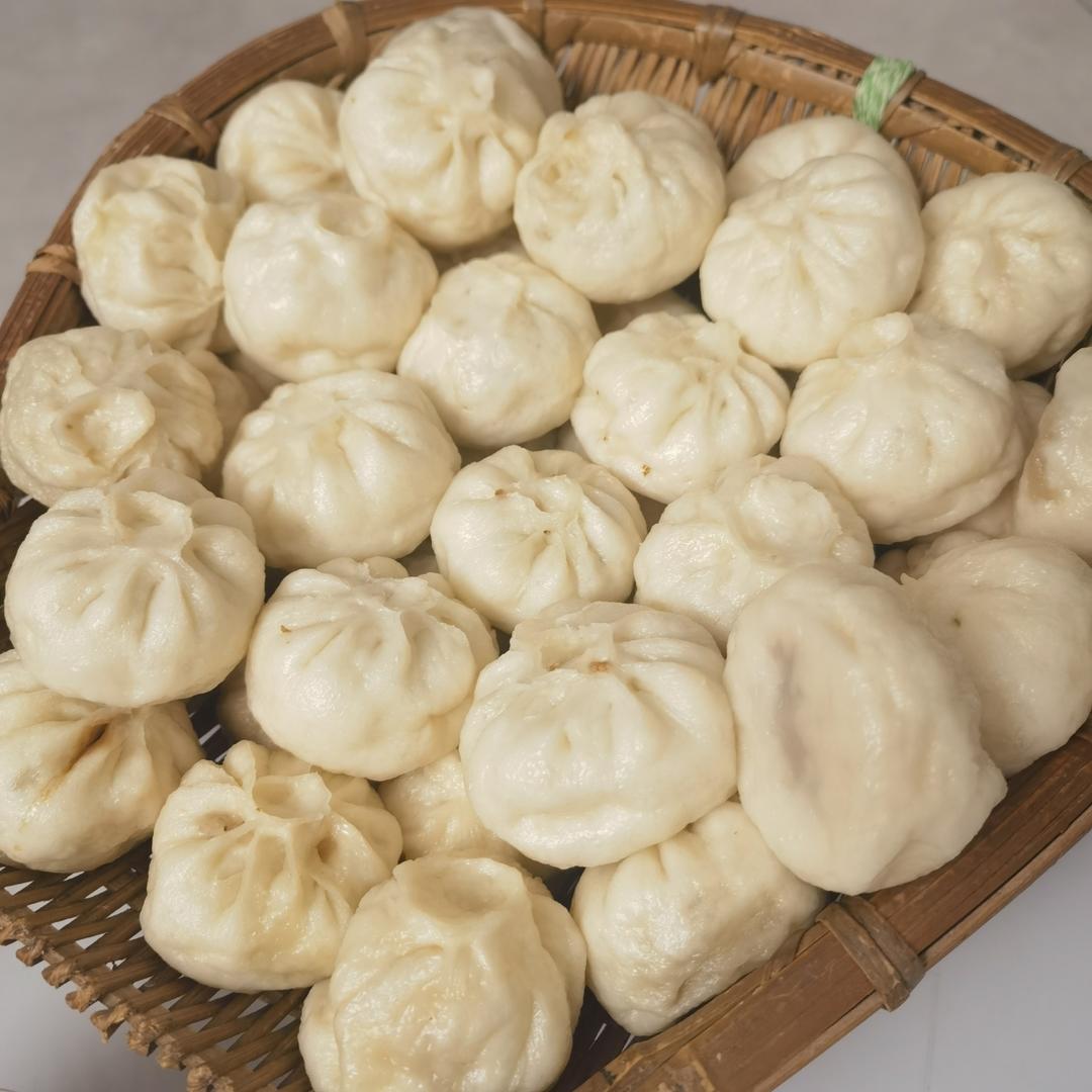 酱肉包升级版（加了点木耳和芹菜 好吃惨了）