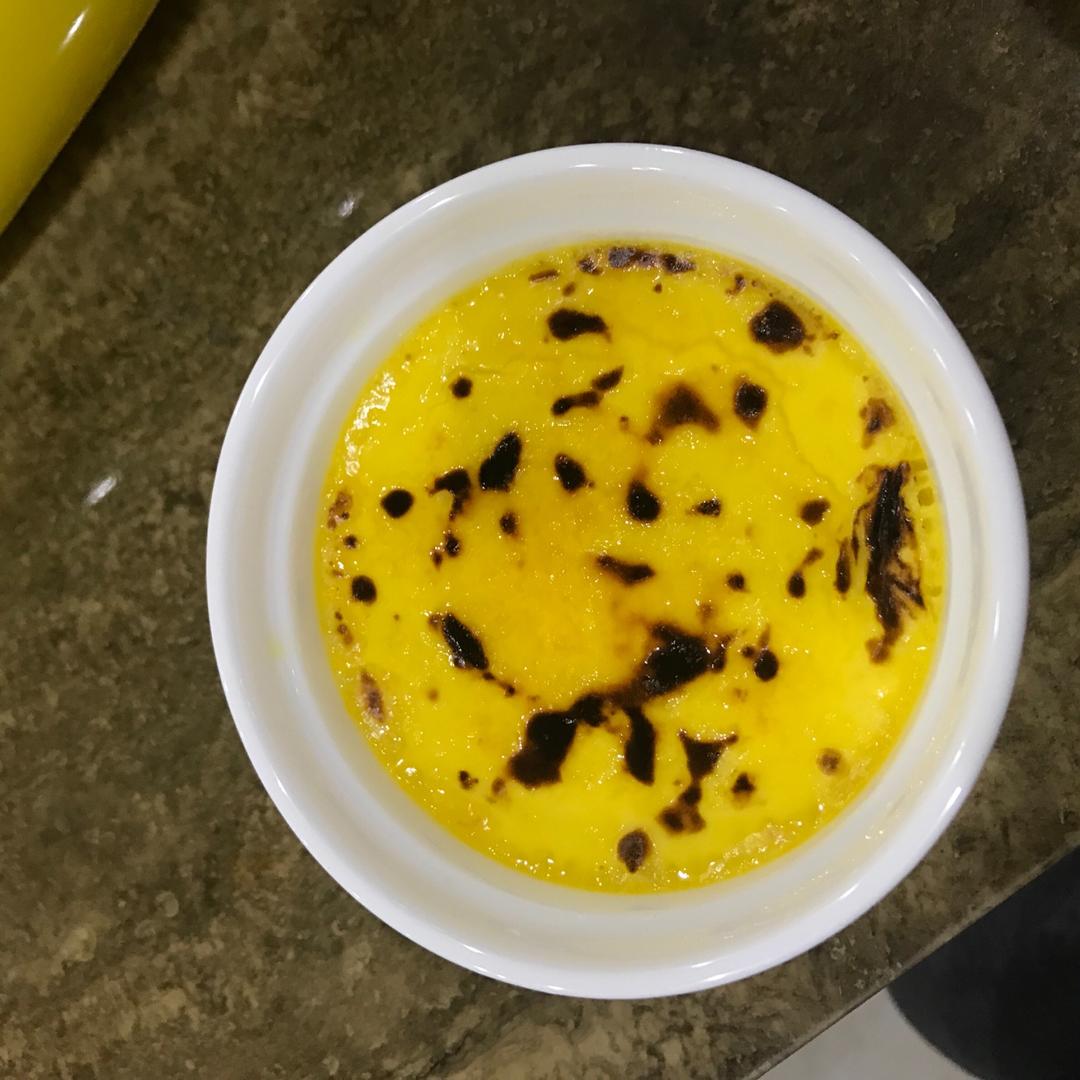 Crèmebrulée。法式烤布雷。焦糖布丁。