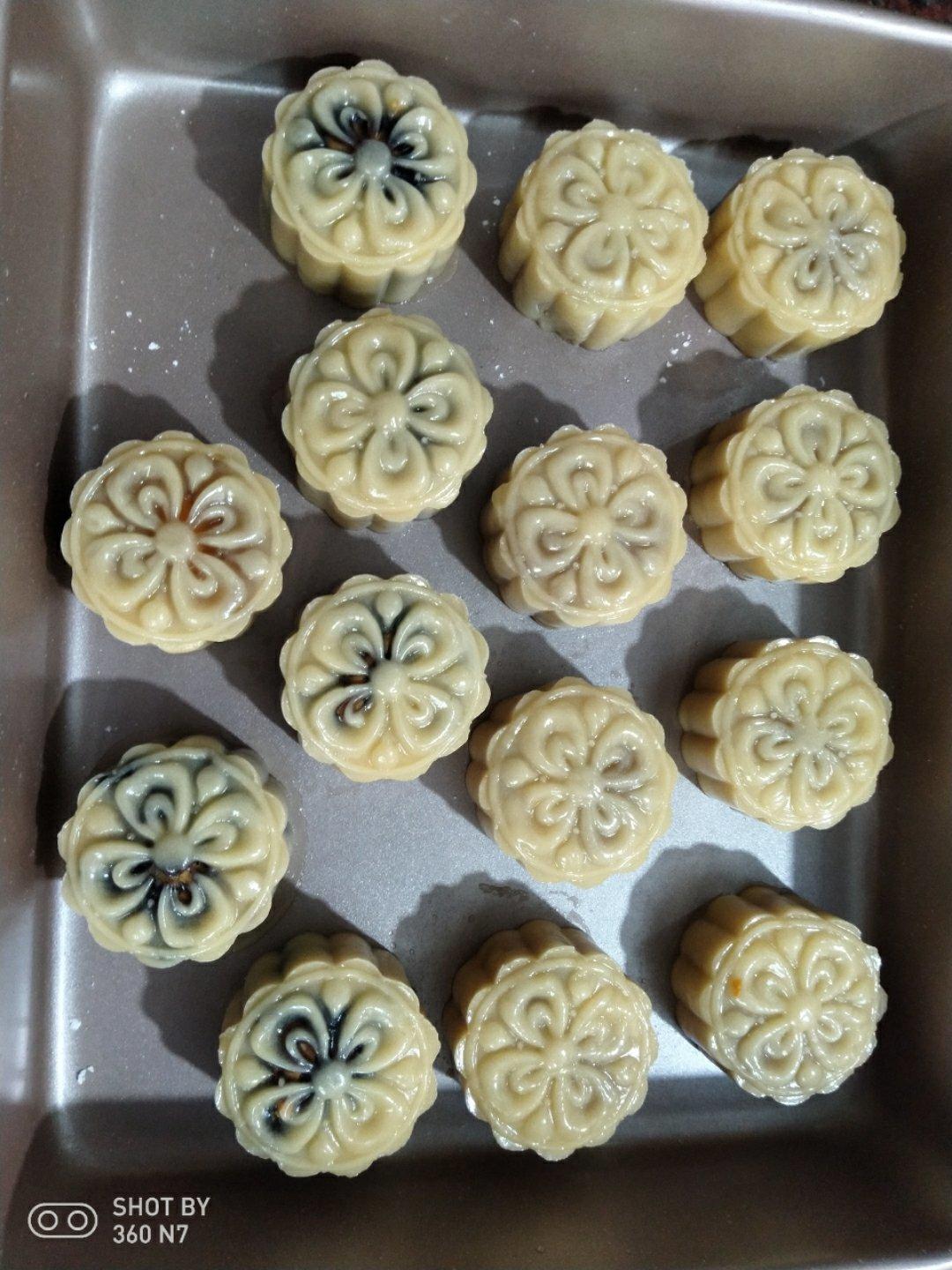 广式月饼—蛋黄芝麻月饼