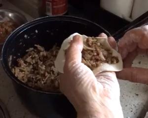 超级好吃香菇粉条大肉包（内含包子褶法）的做法 步骤3