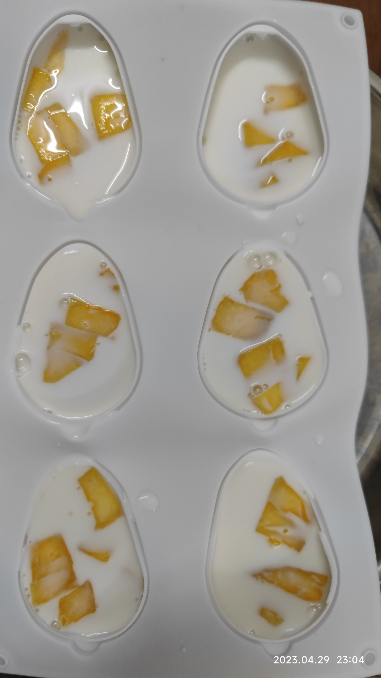 首试:简单省事的椰子牛奶芒果冻的做法 步骤9