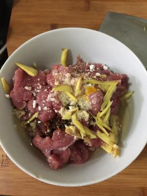 经典川菜——水煮肉片的做法 步骤1