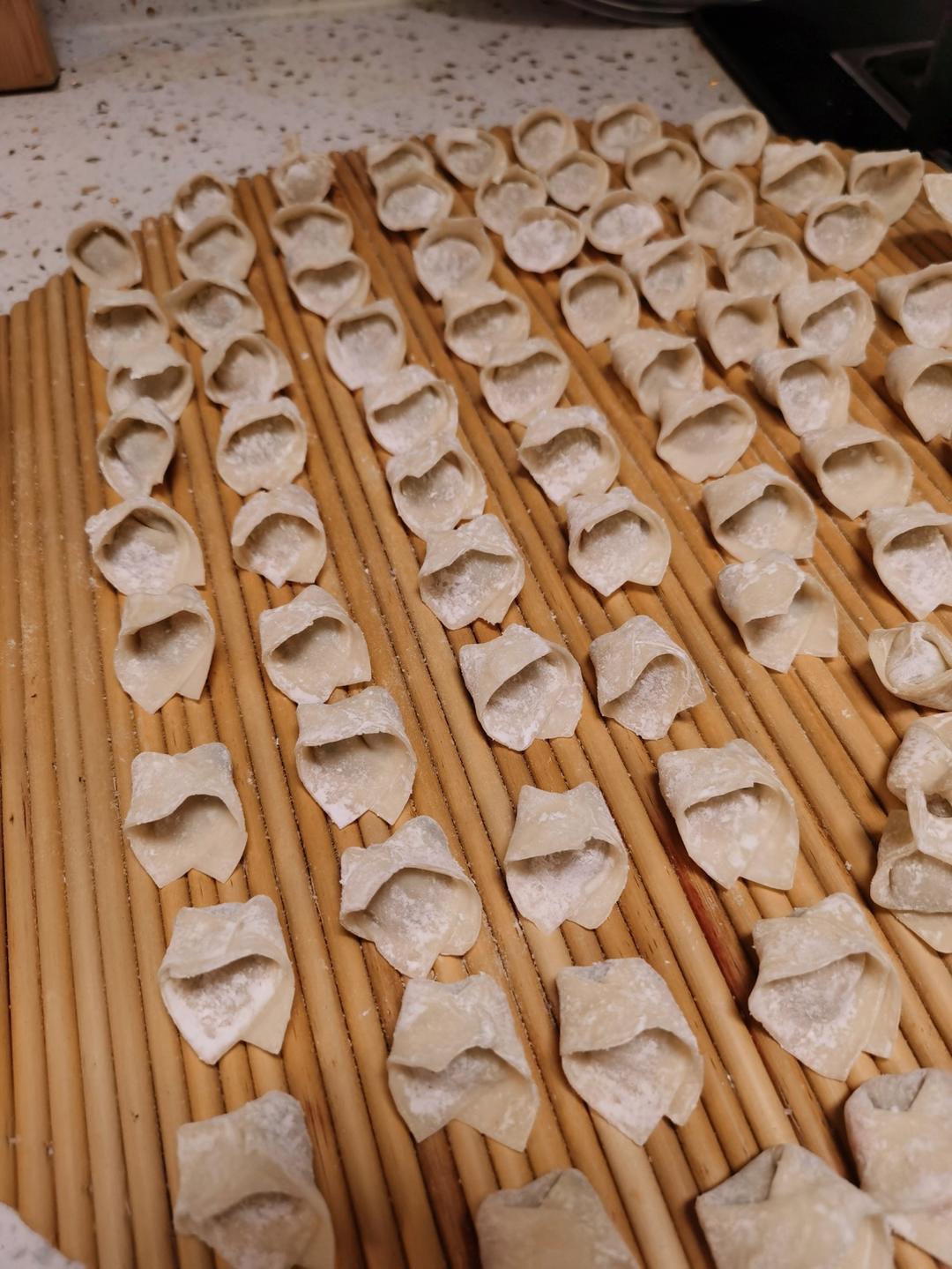 胡萝卜鲜肉小馄饨（宝宝辅食）