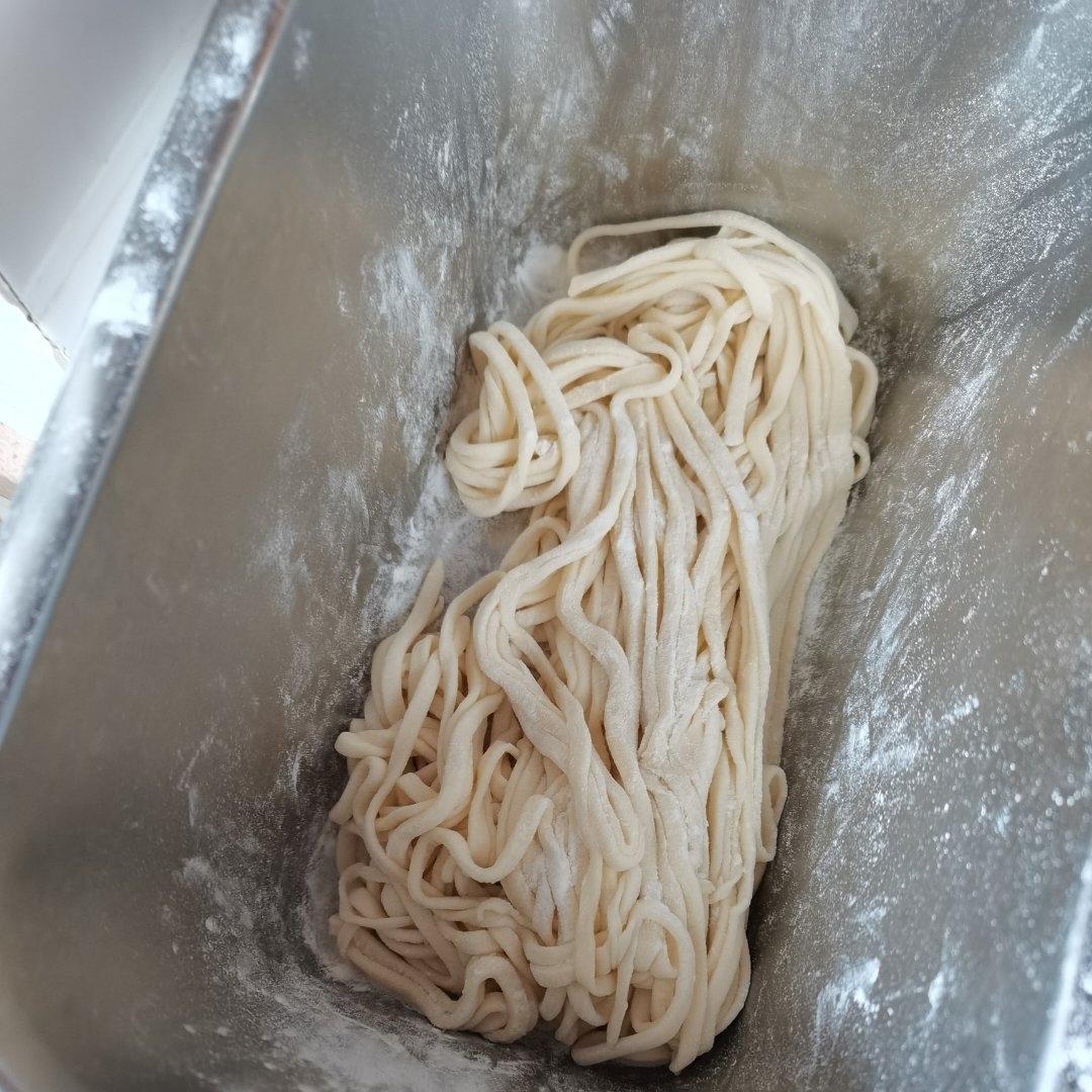 压面机压面条和面比例，不粘机器，煮面不糊劲道爽滑