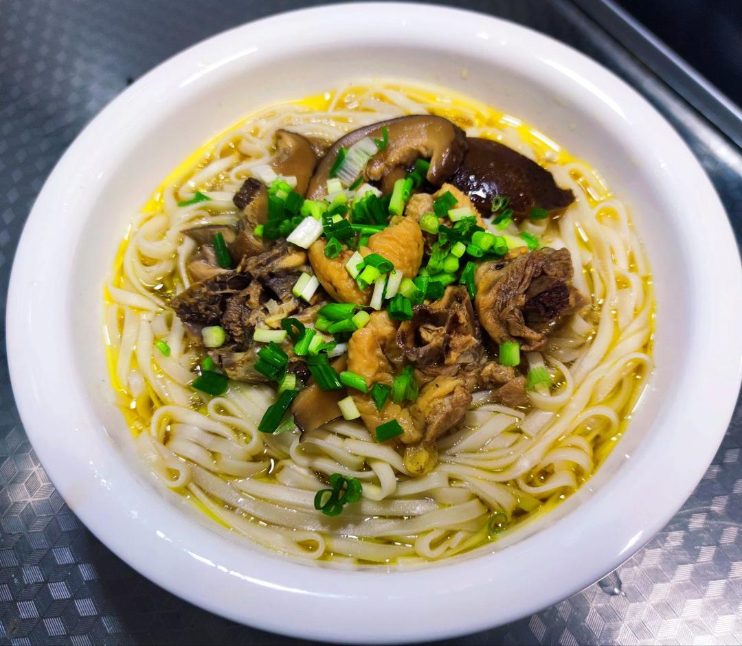 香菇炖鸡面