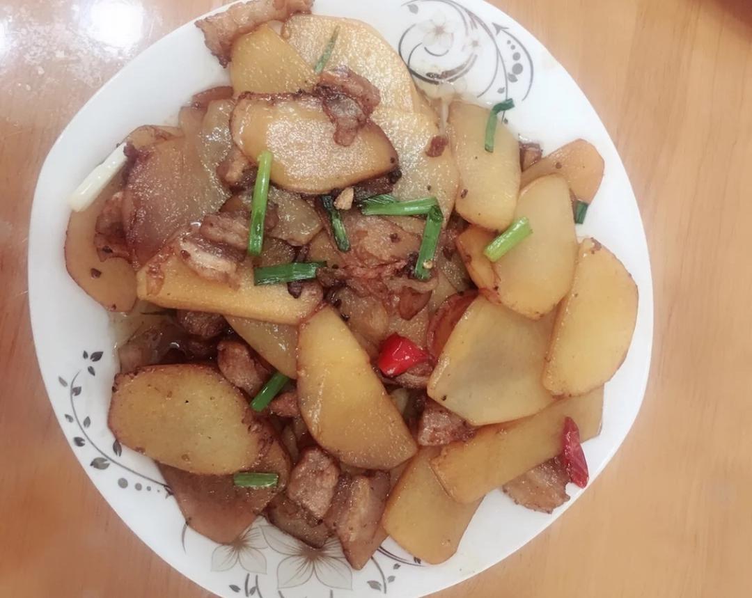 土豆片炒五花肉