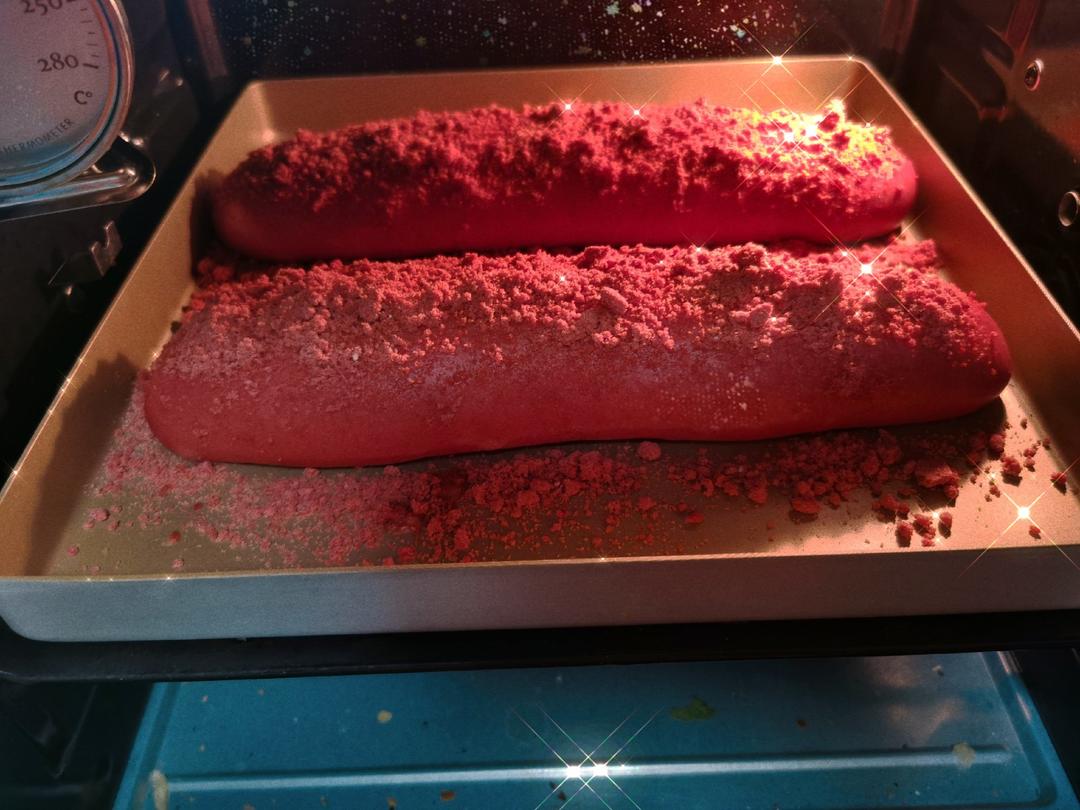 🍓草莓奶油软欧包（奈雪草莓魔法棒复刻版）