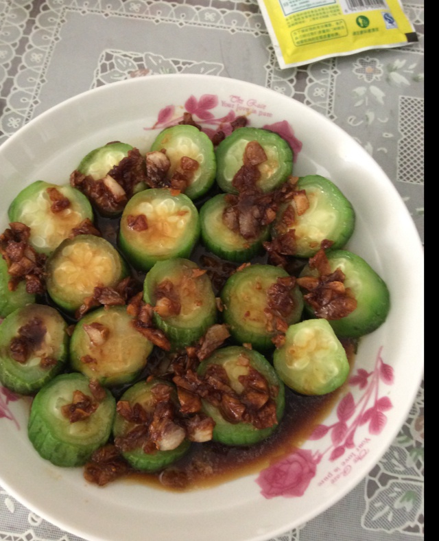 只需要五分钟就可以的美味蒜蓉蒸丝瓜