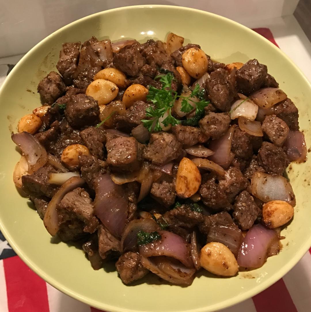 黑胡椒蒜子牛肉粒