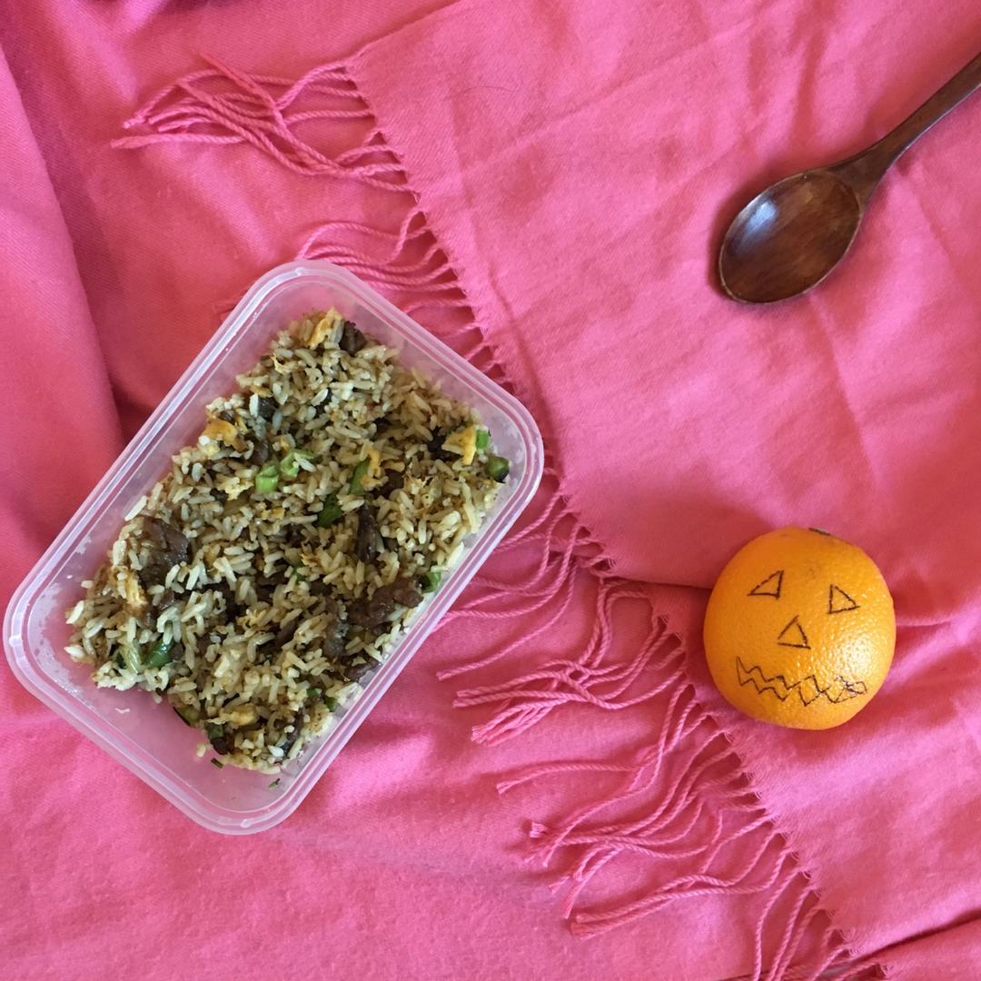 一个人两只碗三口锅的小日子